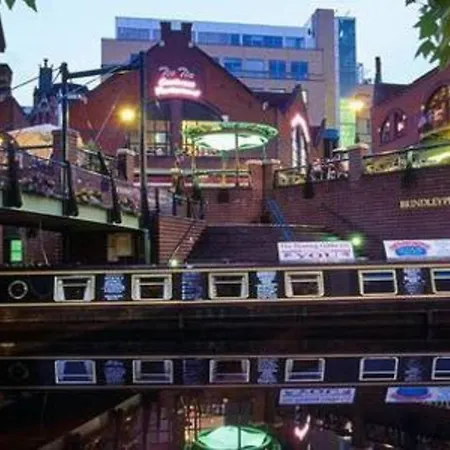 Emerald 2-bedroom Centre Apartment Birmingham